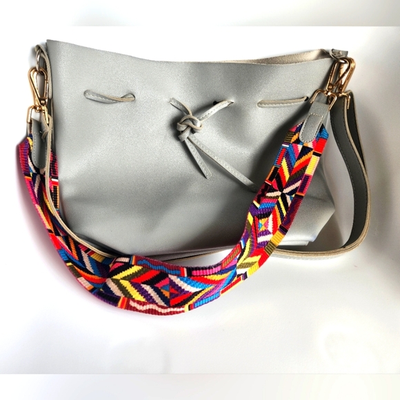 Stylish Gray Bucket Bag with Colorful Strap - Picture 3 of 7